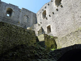 Die Weidelsburg bei Naumburg (Foto: Karl-Franz Thiede)